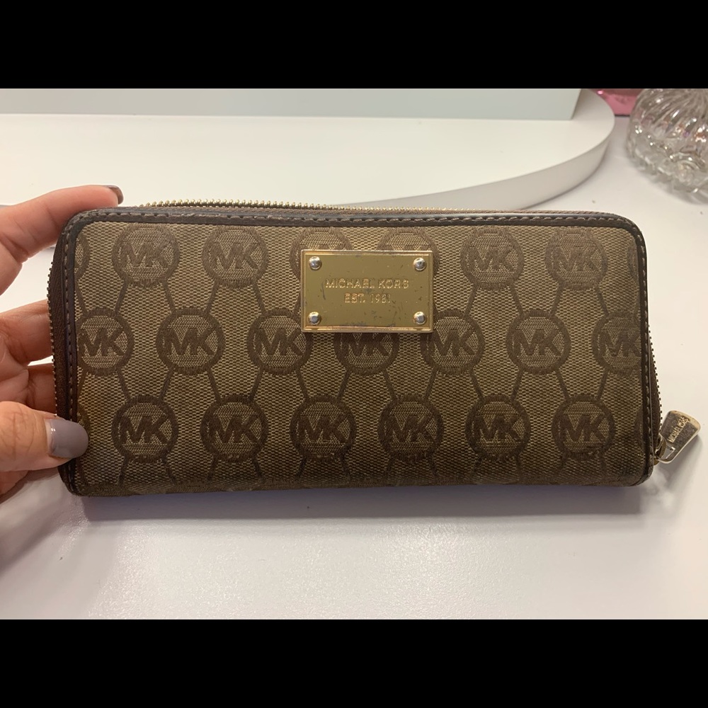 MICHAEL KORS ZIP WALLET